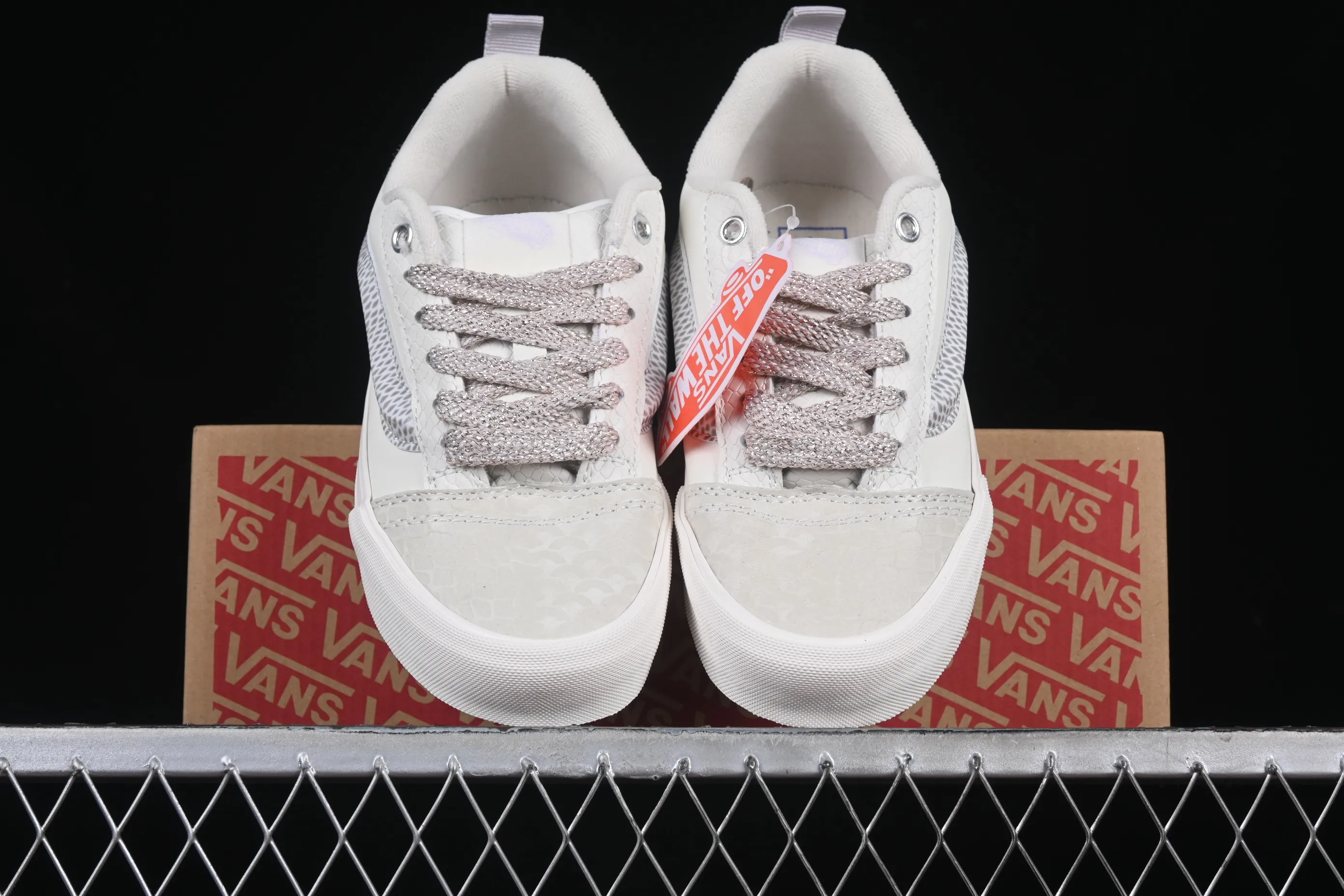 All categories Vans Vans series Vans Low Vans low-top Vans Classics Knu Skool Vr3 Vans official Year of the Snake limited bread shoes VN0009QCSNK